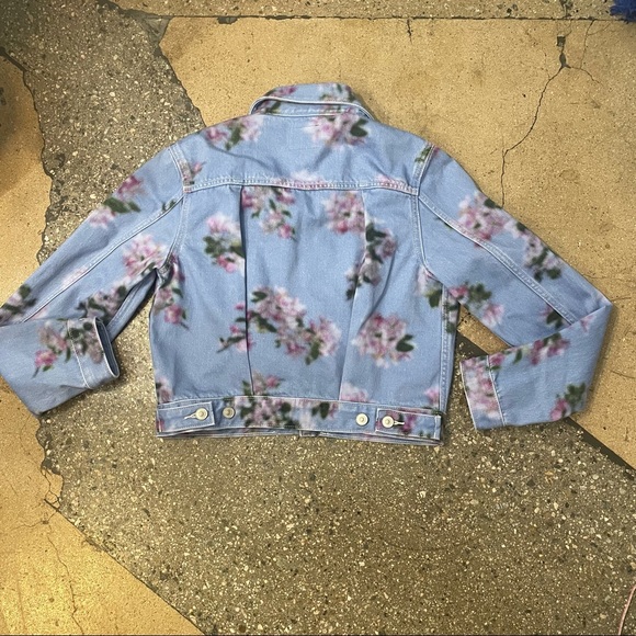 Super cute cropped floral denim jacket by Hudson - Picture 2 of 5